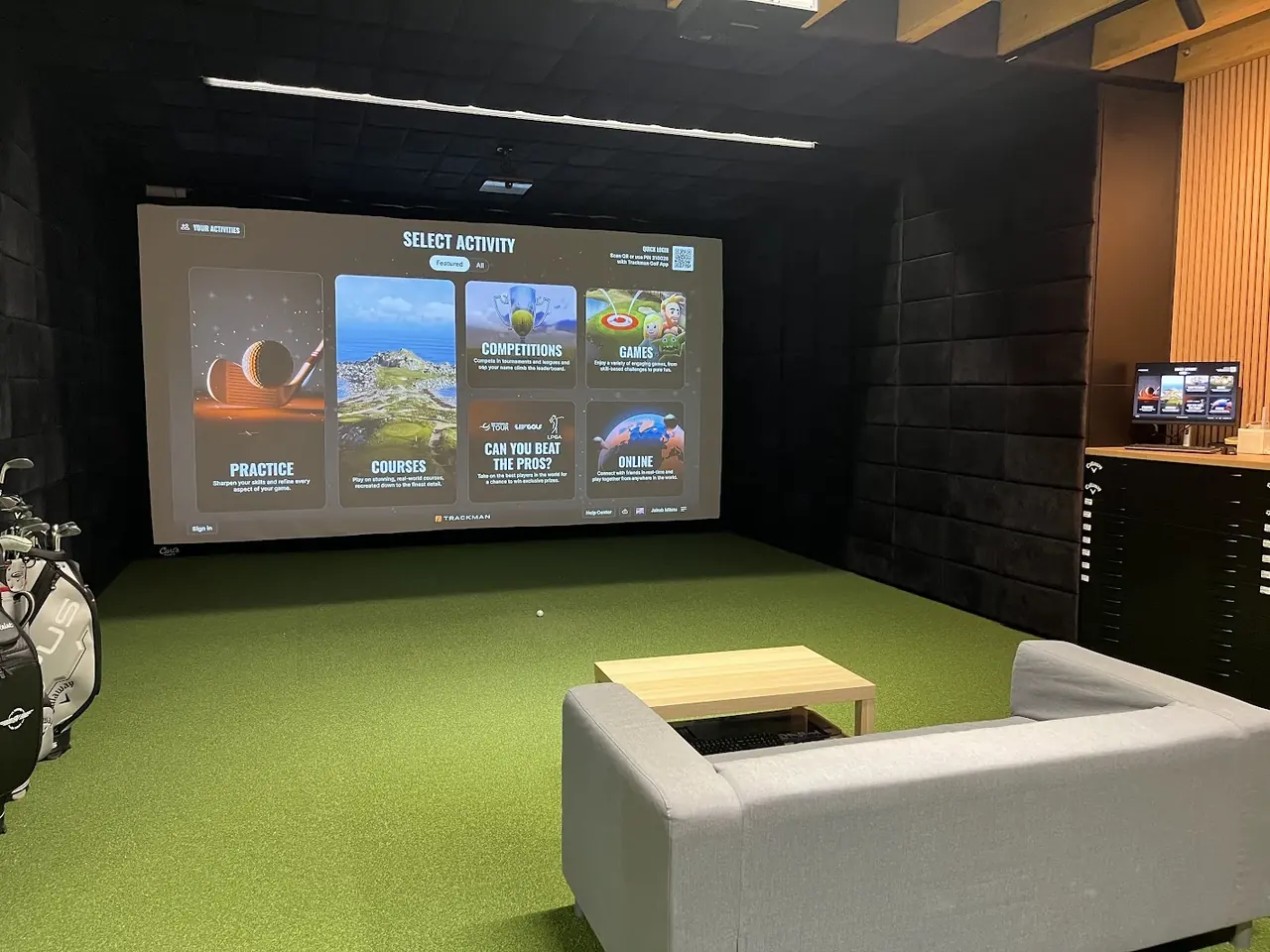 Simulateur TrackMan dans un studio de golf