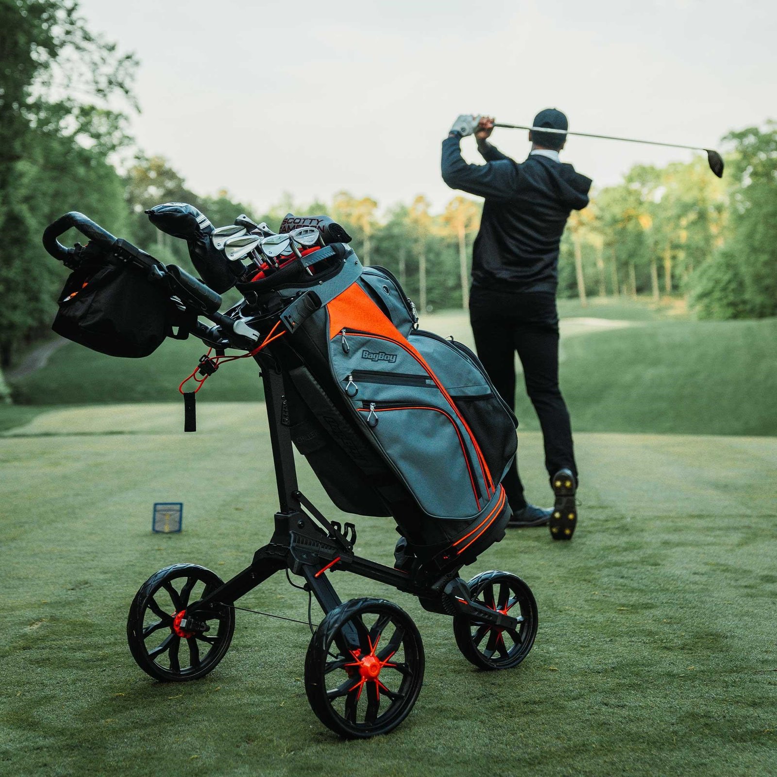 Bag Boy Nitron Auto-Open chariot manuel, noir/rouge