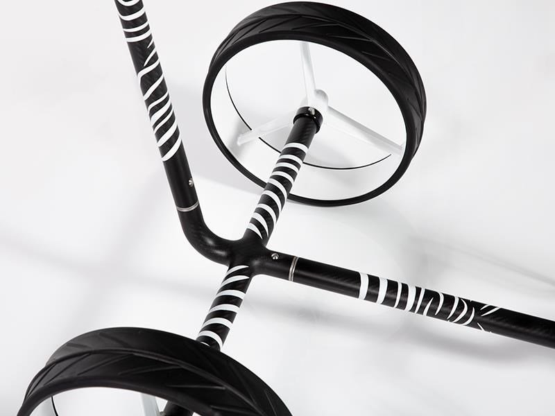JuCad Carbon Zebra chariot manuel, finition mate blanc/noir en design 3K + sac de transport JTT
