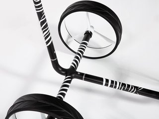 JuCad Carbon Zebra chariot manuel, finition mate blanc/noir en design 3K + sac de transport JTT