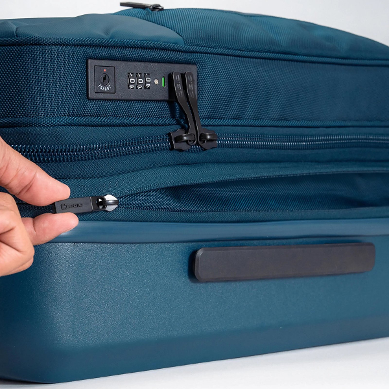 Ogio Ogio Pace Pro Hybrid Carry-on 34-36L sac Tašky, kufry, grey pinstripe