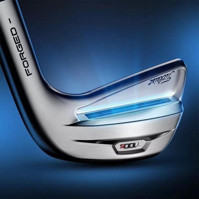 Fers de golf montés avec des shafts en acier