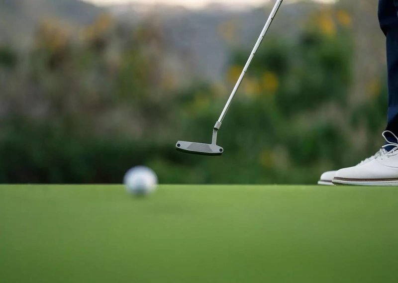 TaylorMade SYSTM2 Juno L-Neck putter