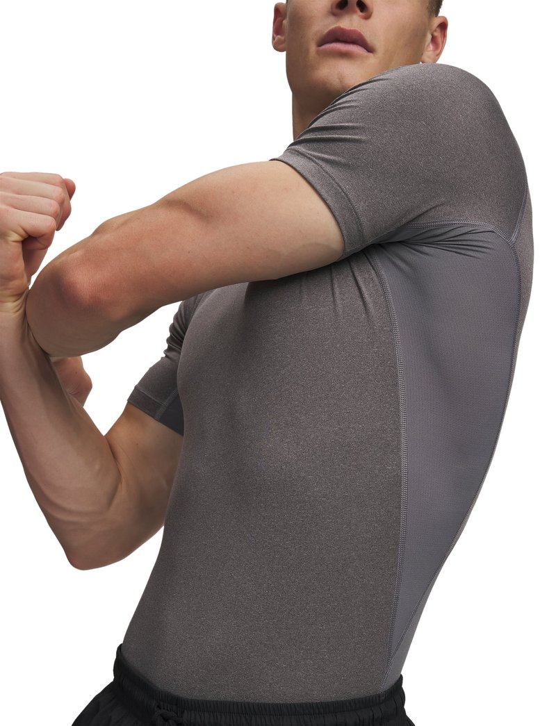 Under Armour HeatGear haut de compression homme, carbon heather