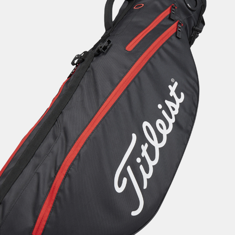 Poche à vêtements sur toute la longueur sur le sac Titleist Premium Carry