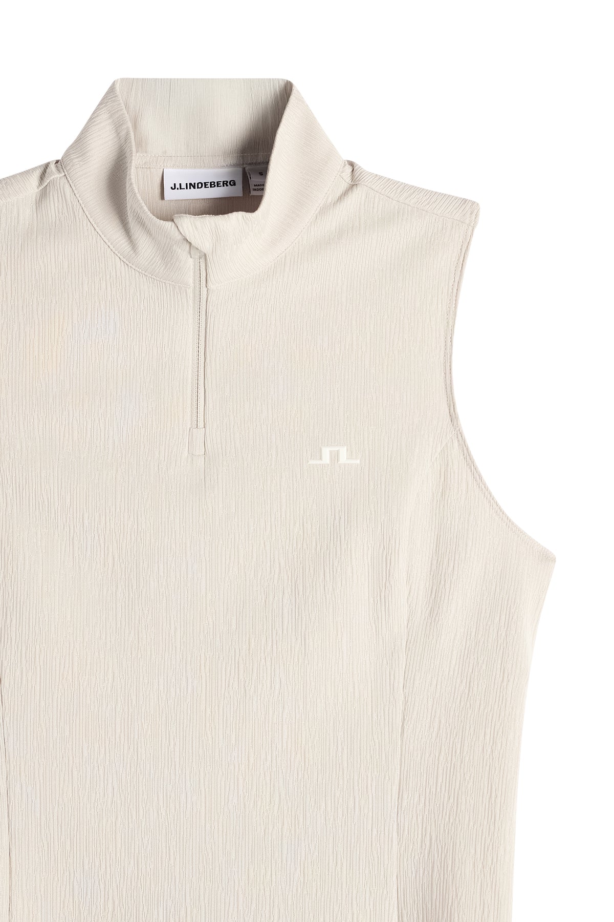 Haut sans manches J.Lindeberg Tia Moonbeam – photo lifestyle sur un parcours de golf