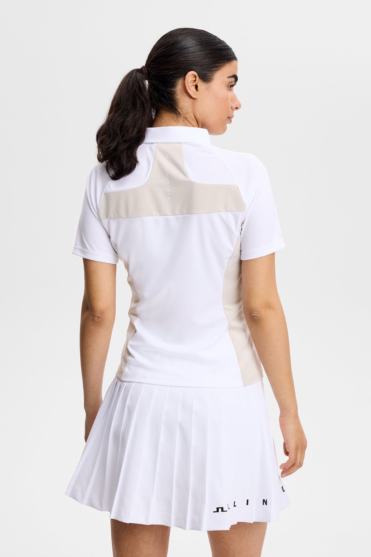 Polo J.Lindeberg Isador blanc - détail de l'empiècement contrasté au dos