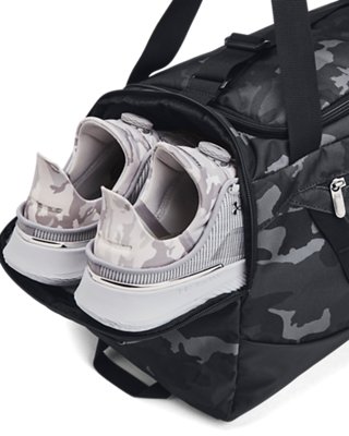 Deux poches latérales pour bouteilles d'eau sur le sac de sport Undeniable 5.0 Small Duffle