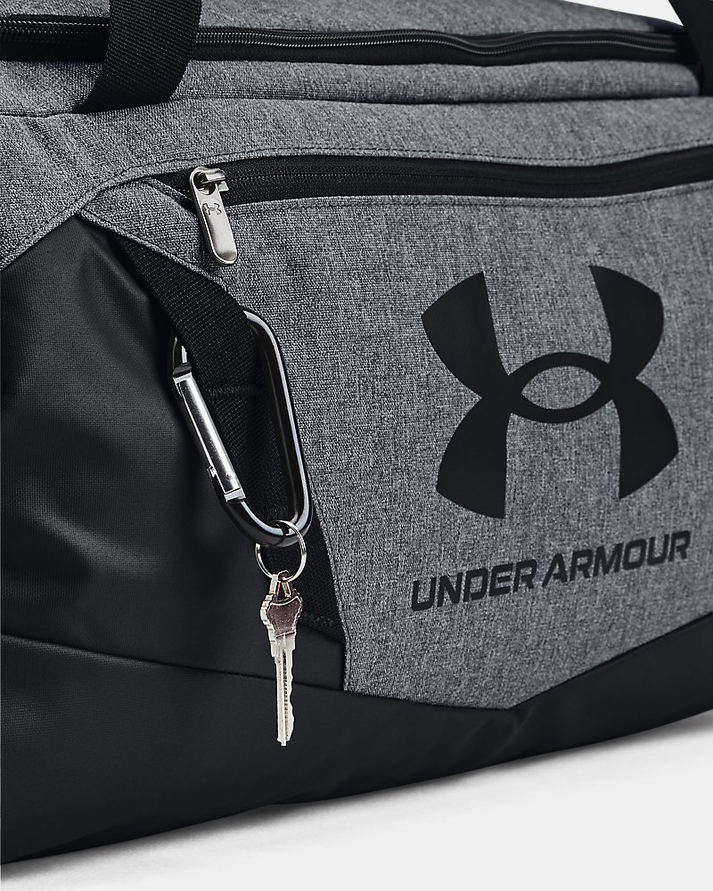 Grande poche d'organisation frontale zippée avec sangle MOLLE sur l'Undeniable 5.0