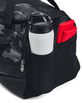 Grande poche ventilée pour chaussures et linge sur le sac de sport Undeniable 5.0 Small Duffle