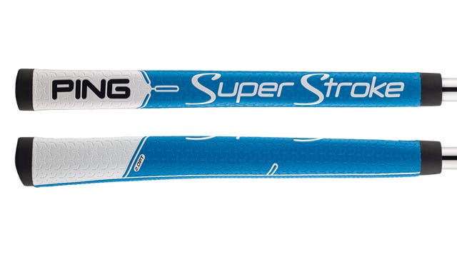 Gros plan du grip Ping SuperStroke Tour 2.0 PT Bleu
