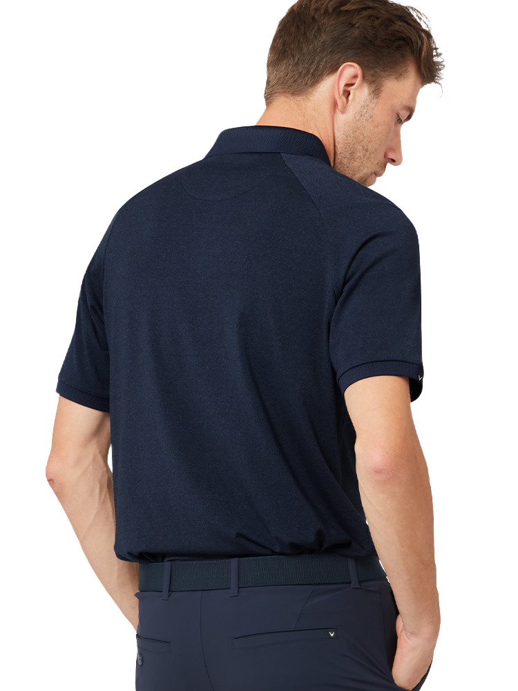 Détail de la technologie d'étirement des coutures d'épaule Callaway Swing Tech