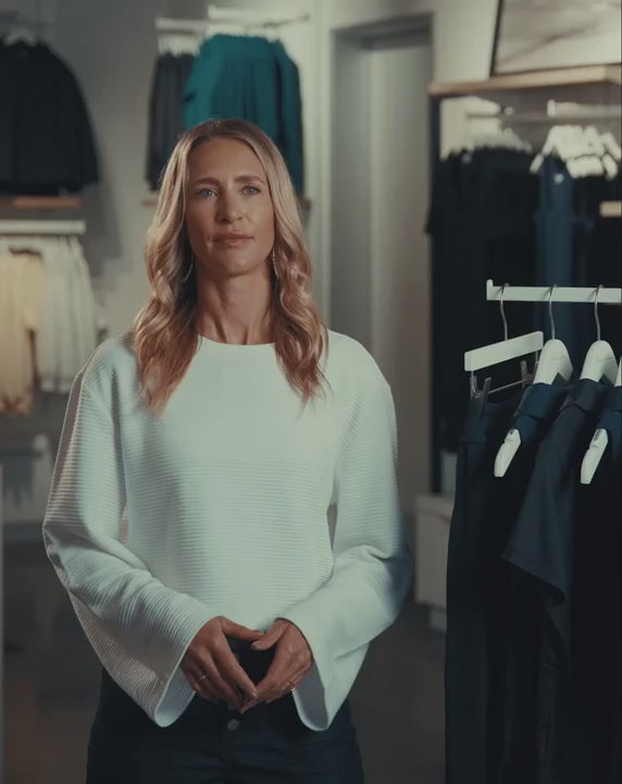Aperçu vidéo du tissu et de la coupe du pantalon cheville Moveknit Resilience
