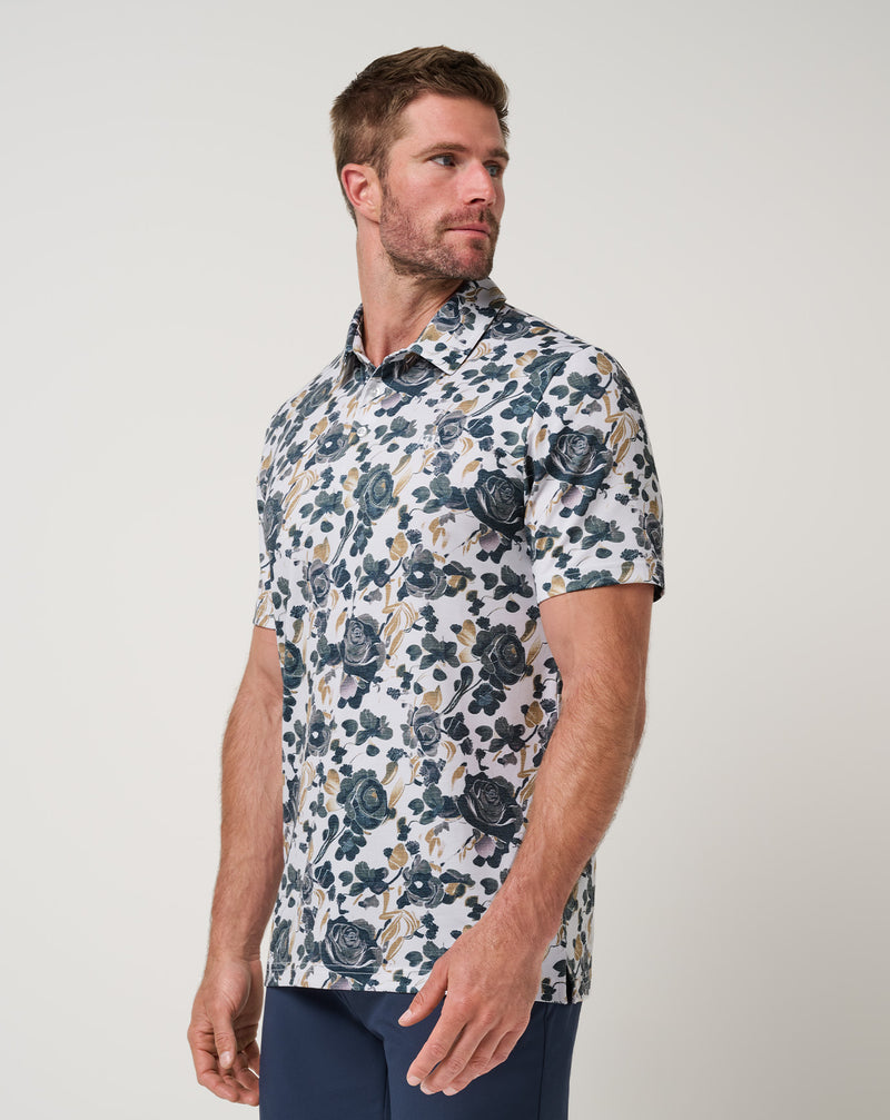 Travis Mathew Featherweight Villa Polo – détail imprimé floral sur blanc