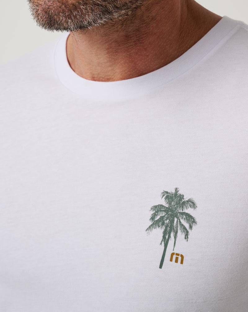 Détail du graphique arrière du t-shirt Travis Mathew Horizon Hideaway blanc