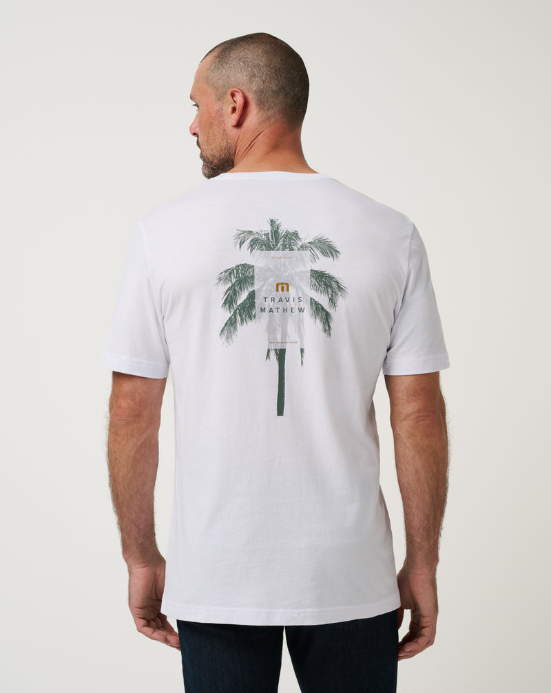 Vue de face du t-shirt Travis Mathew Horizon Hideaway blanc
