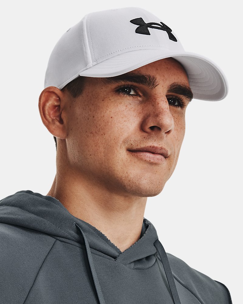 Casquette Under Armour Blitzing Low – détail gros plan avant, blanche