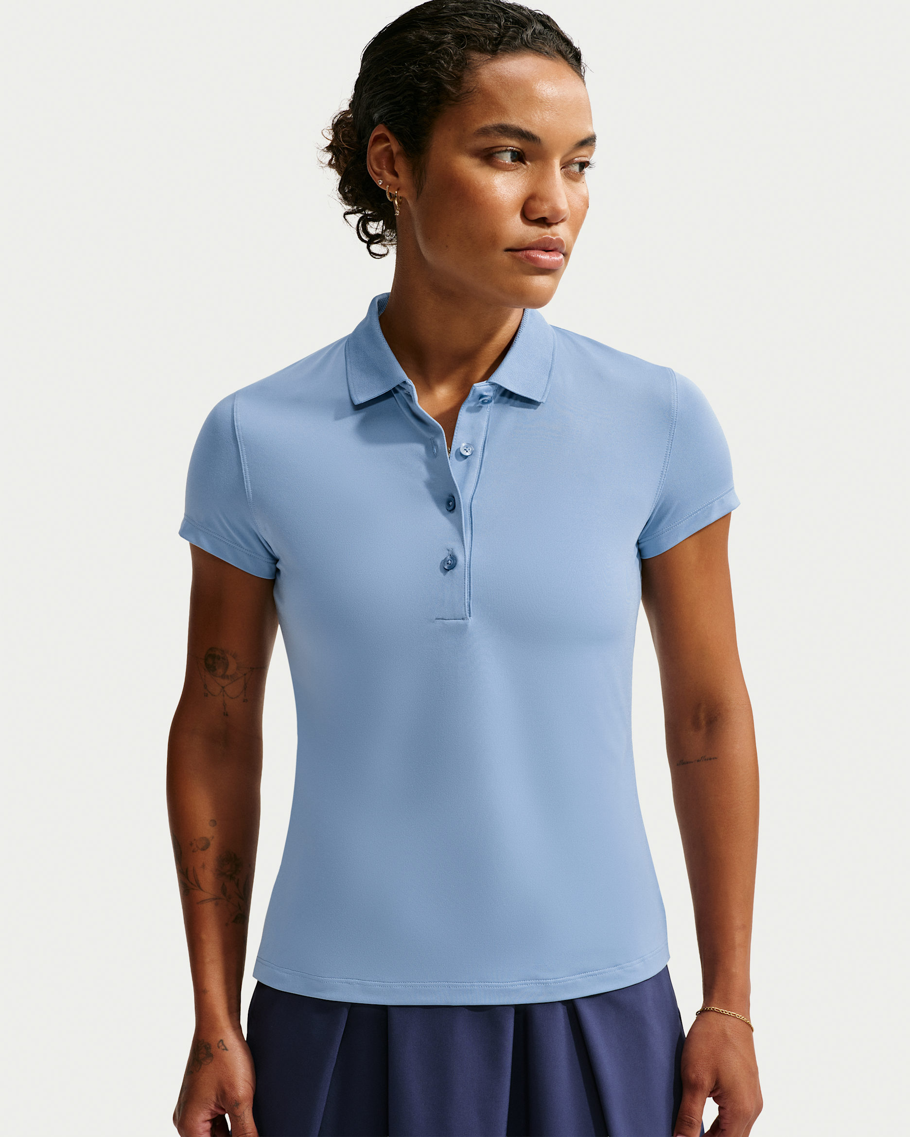 Polo Nike Golf Club pour femme en bleu de travail/blanc – vue de face