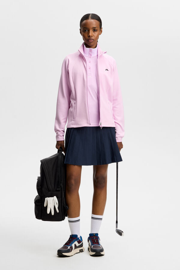 Polo J.Lindeberg Pip Orchid Bouquet – détail du col haut côtelé et de la patte à quatre boutons
