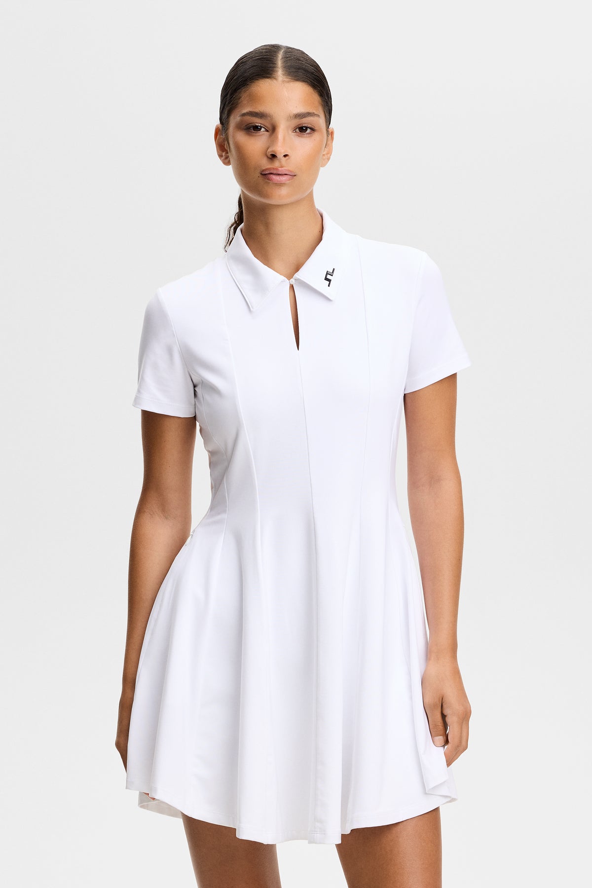 Robe J.Lindeberg Kura blanche – vue de face sur le parcours