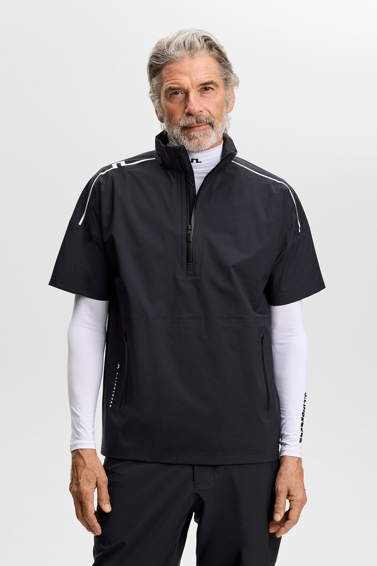 J.Lindeberg Shay Rain Shirt Black – vue arrière montrant la bande JL Bridge sur l'épaule