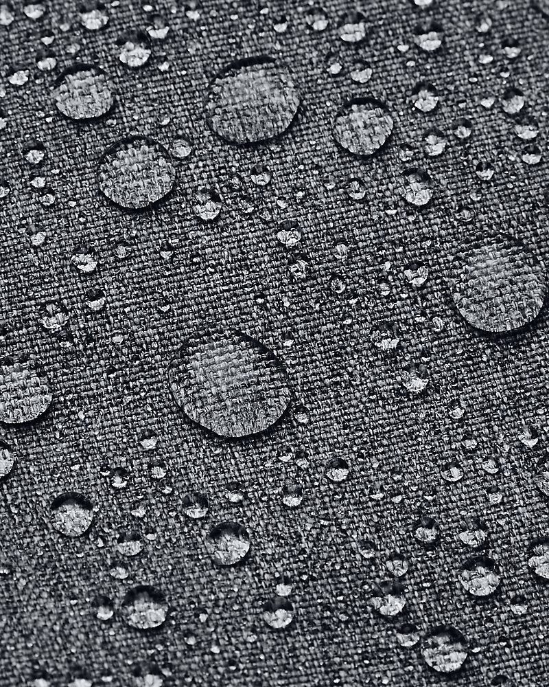 Détail de la technologie déperlante UA Storm