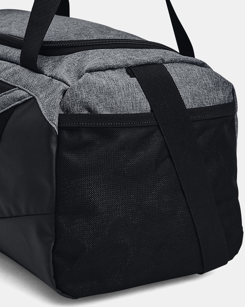 Détail de la poche latérale UA Undeniable 5.0 XS