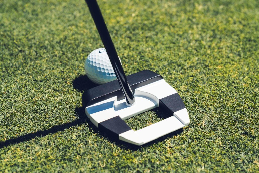 Putter Odyssey Ai-DUAL Square 2 Square Jailbird sur le green